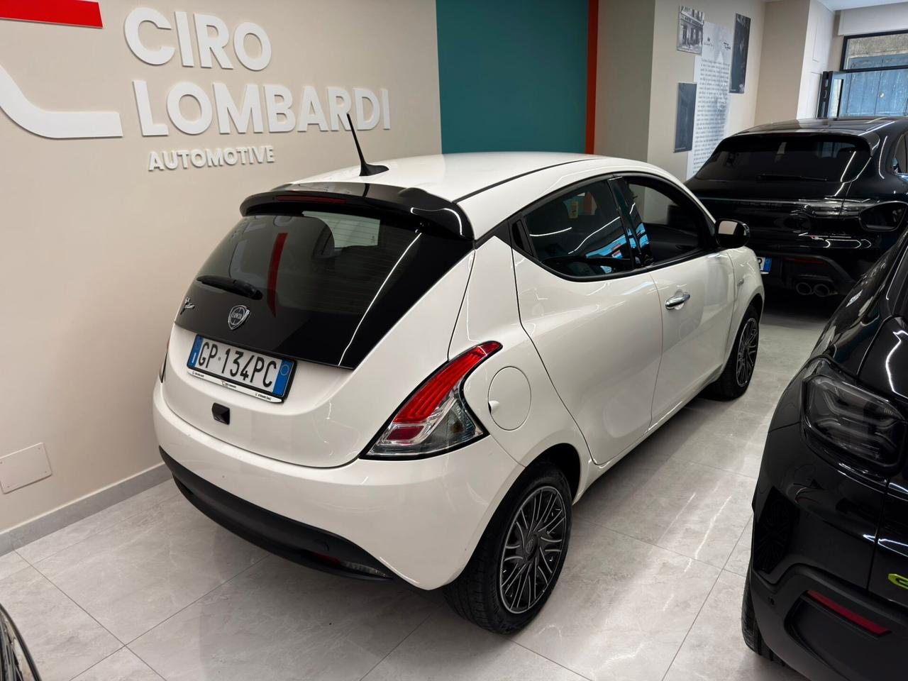 Lancia Ypsilon 1.0 FireFly 70 cv Hybrid Gold