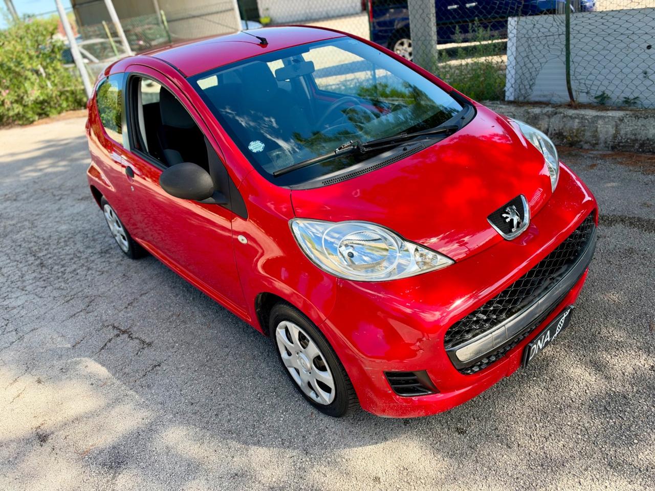 Peugeot 107 1.0 benzina neopatentati uniproprietà