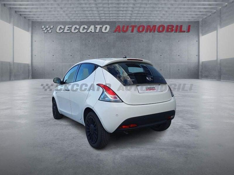 Lancia Ypsilon Ypsilon 1.0 firefly hybrid Silver s&s 70cv 5p.ti