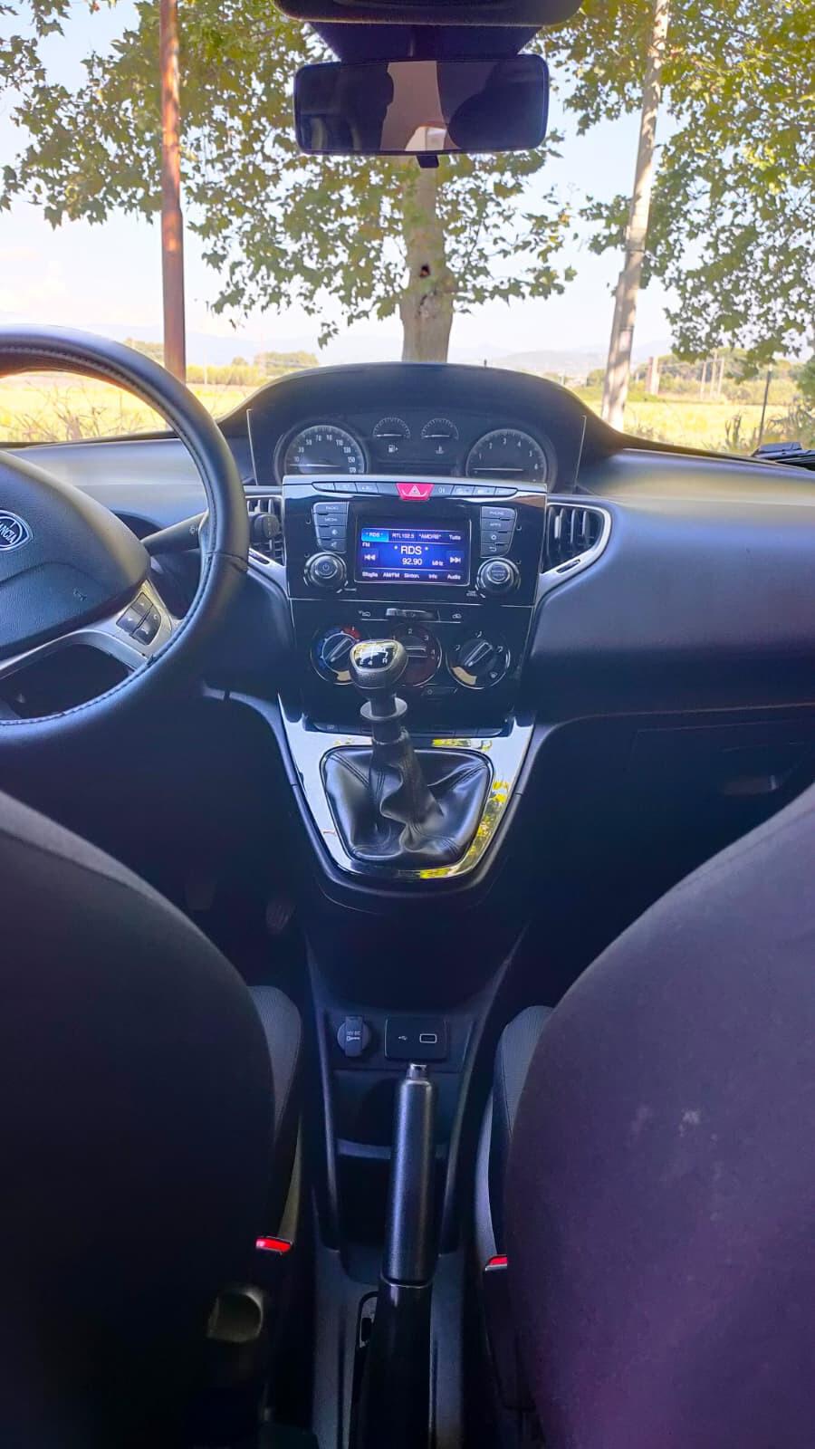 Lancia Ypsilon 1.2 69 CV 5 porte S&S Gold