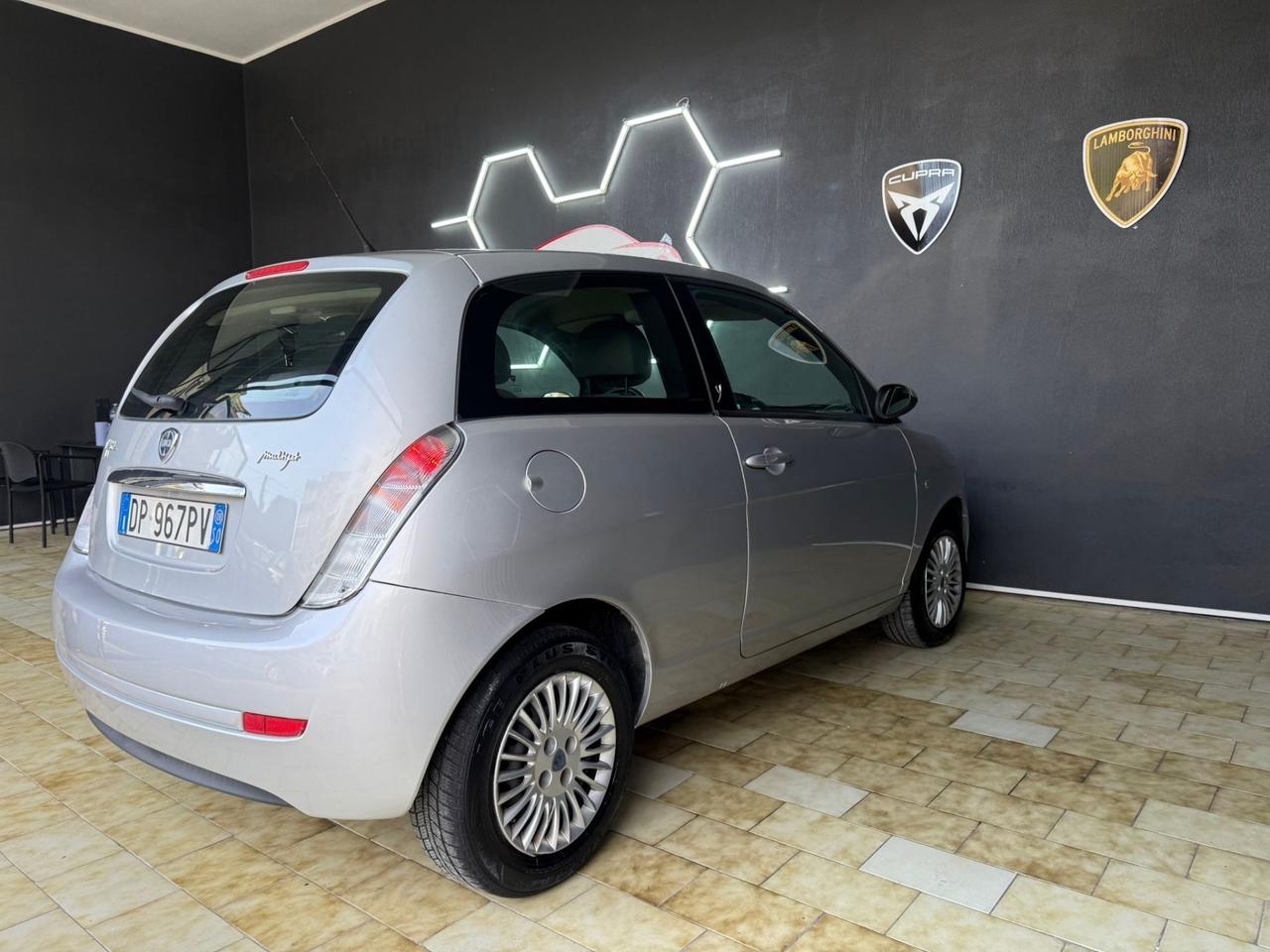 Lancia Ypsilon 1.3 MJT 75 CV Argento