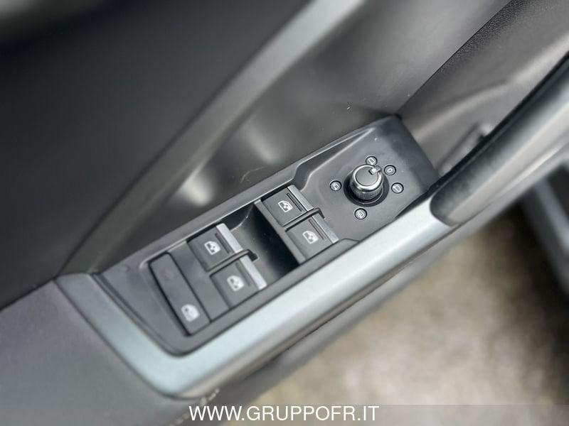 Audi Q3 35 TDI S tronic Identity Black