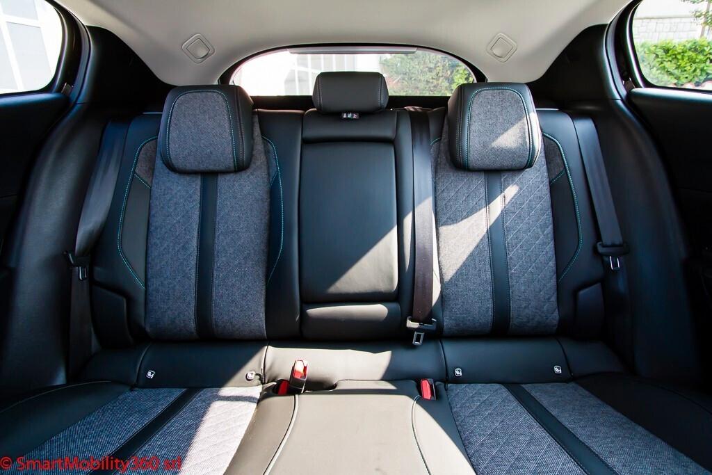 Peugeot 408 Hybrid 136 e-DCS6 Allure - Ok neopatentati!!!