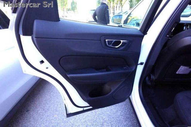 VOLVO XC60 XC60 2.0 b4 Momentum - Business awd auto-GE934CR