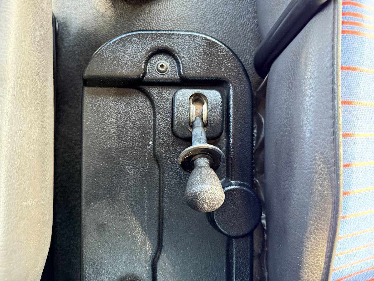 RENAULT FURGONE - CASSONE CON CENTINE E TELONE ( PATENTE C )