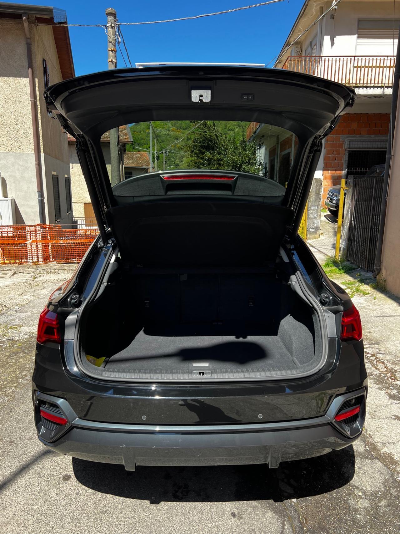 Audi Q3 SPB 35 TDI total black