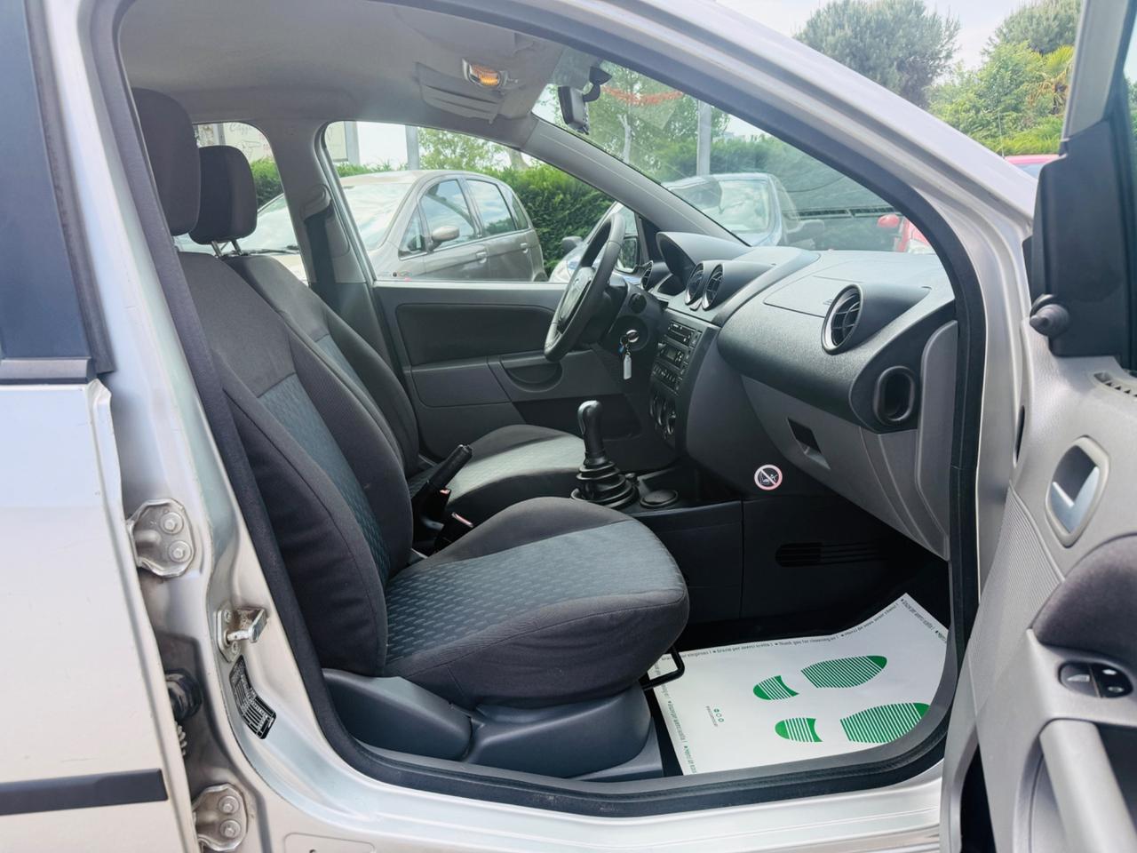 Ford Fiesta 1.4 16V 5p. Ghia