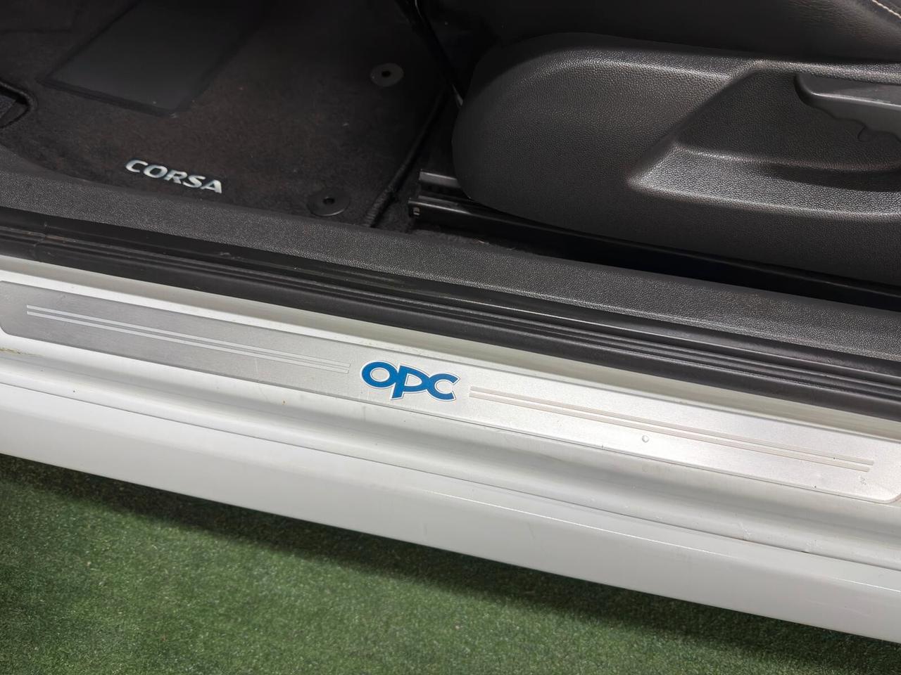 Opel Corsa 1.6 T 192CV 3 porte OPC