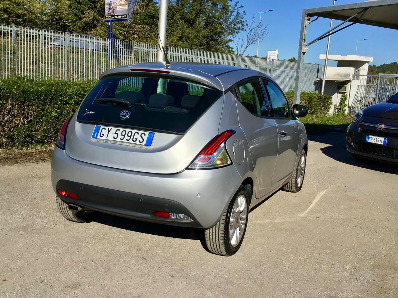 Lancia Ypsilon 1.2 69 CV 5 porte Gold