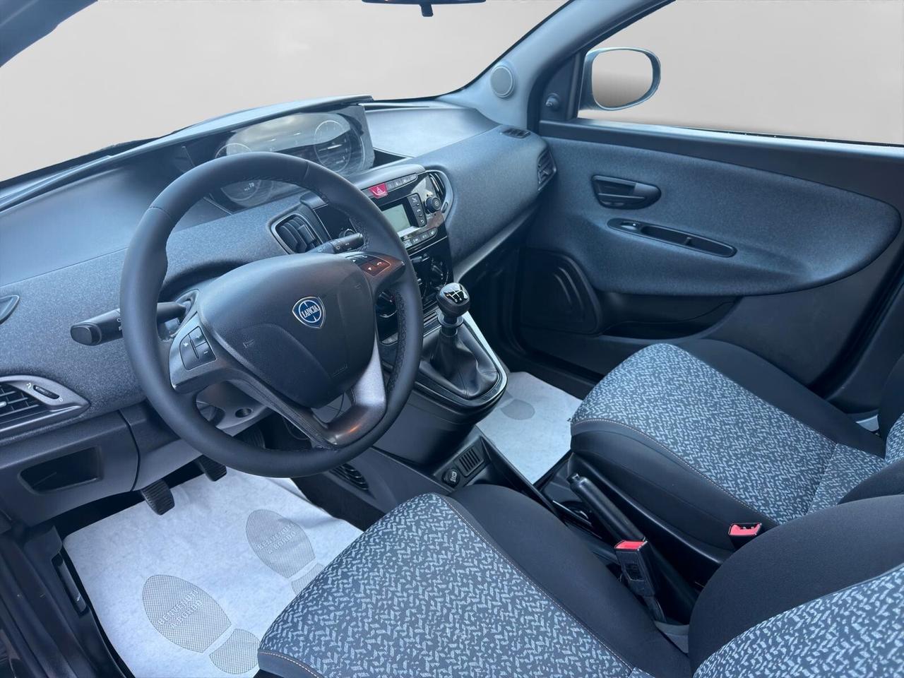 Lancia Ypsilon 1.2 69cv GPL Ecochic Black and Noir