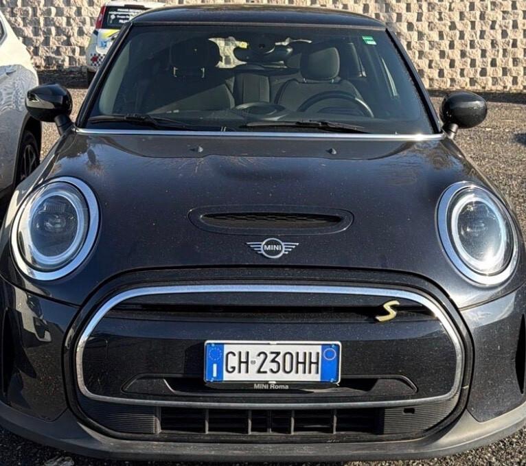 MINI COOPER SE GUARDA LE FOTO