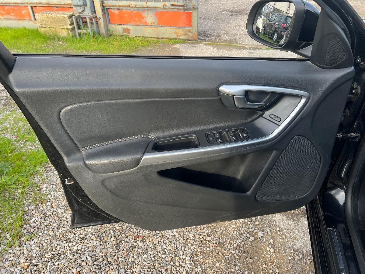 VOLVO - V60 1.6 d2 Kinetic