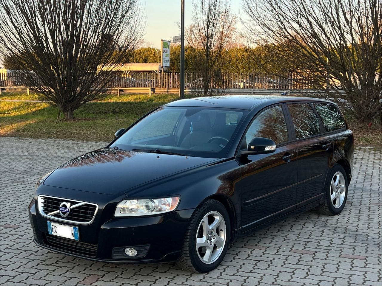 Volvo V50 D2 R-design