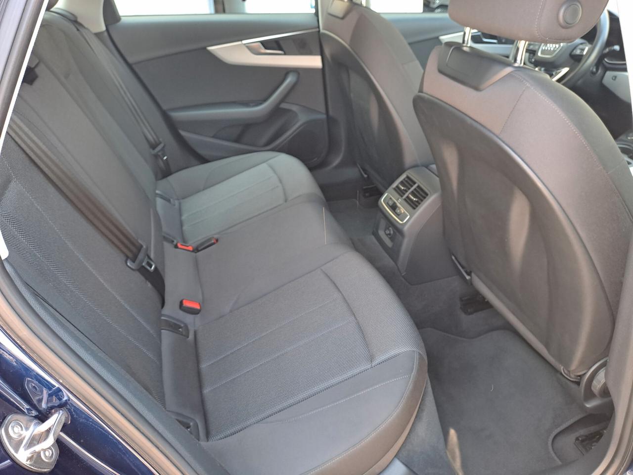 Audi A4 30 TDI/136 CV S tronic Business Advanced