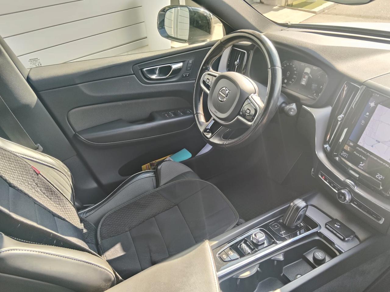 Volvo XC 60 XC60 B4 (d) AWD Geartronic R-design