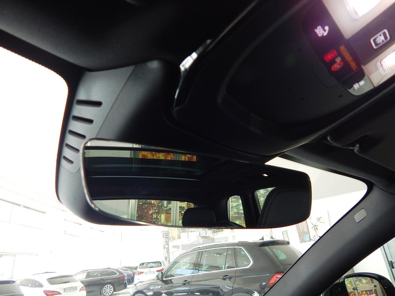 Volvo XC60 2.0 b4 R-Design AWD Aut. TETTO-NAVI-PELLE-PARK-LED