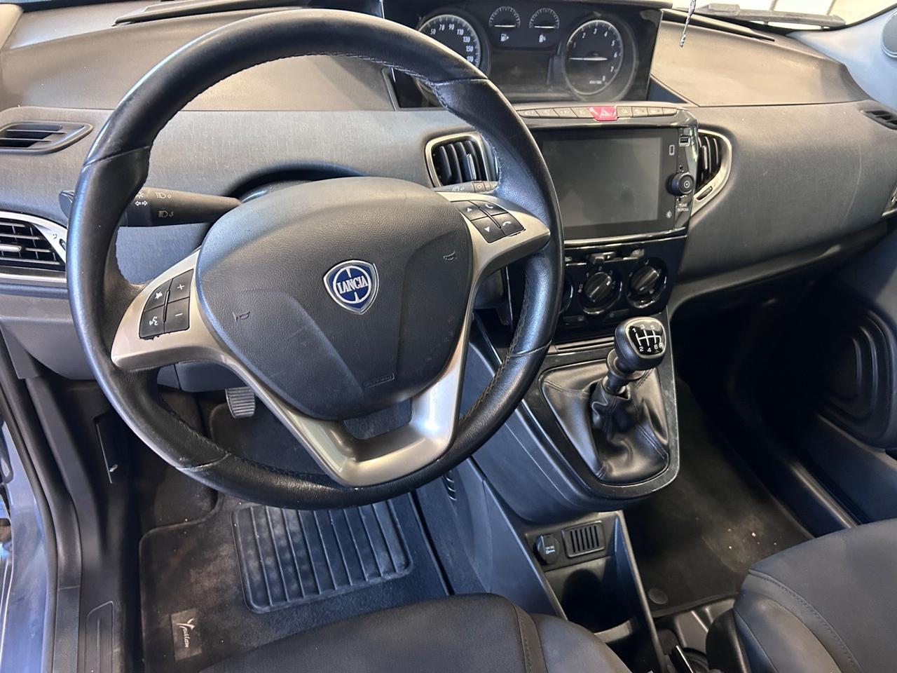 Lancia Ypsilon 1.0 FireFly 5 porte S&S Hybrid Silver