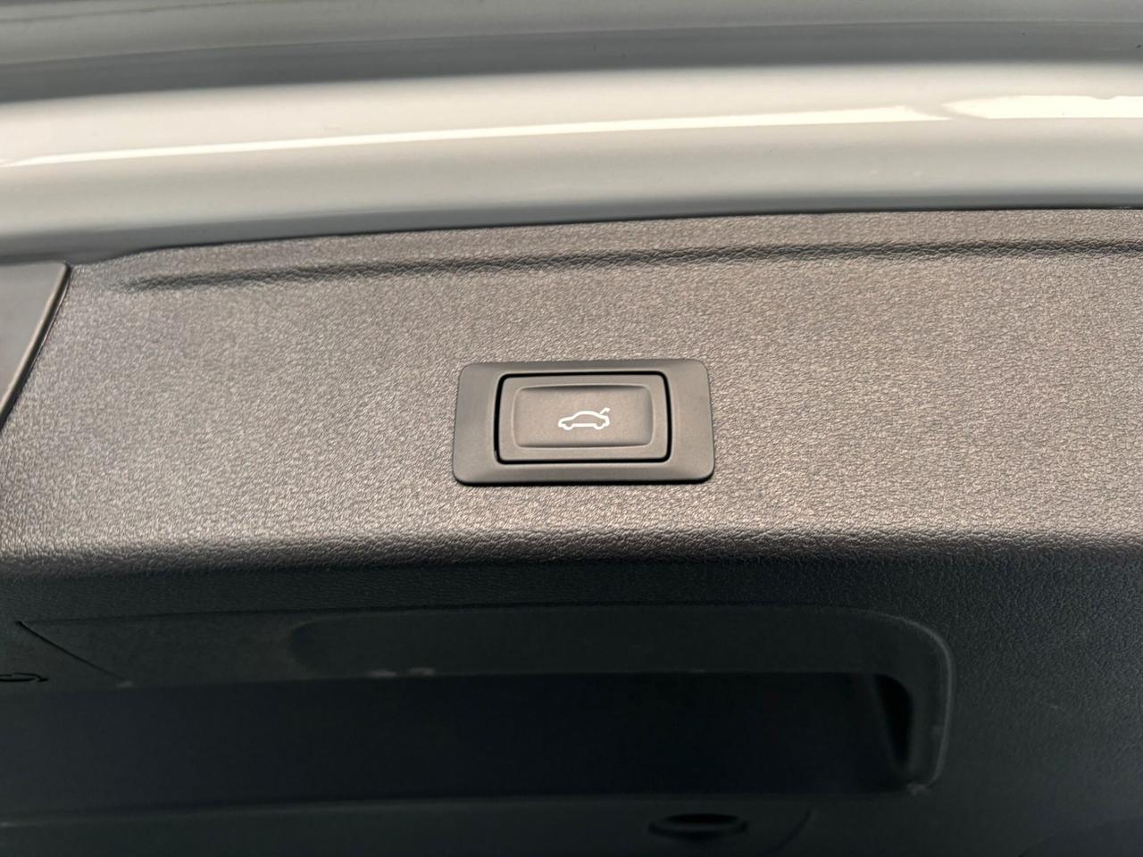 Audi A4 Avant 40 TDI S tronic line edition