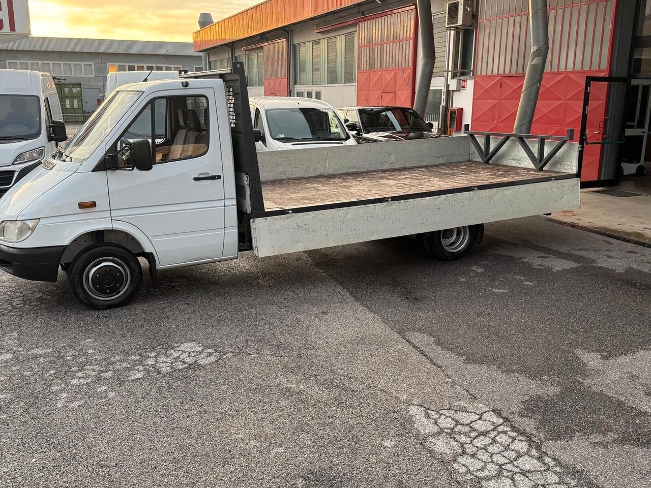 Mercedes Benz 413 CDI CASSONE LUNGO 2005