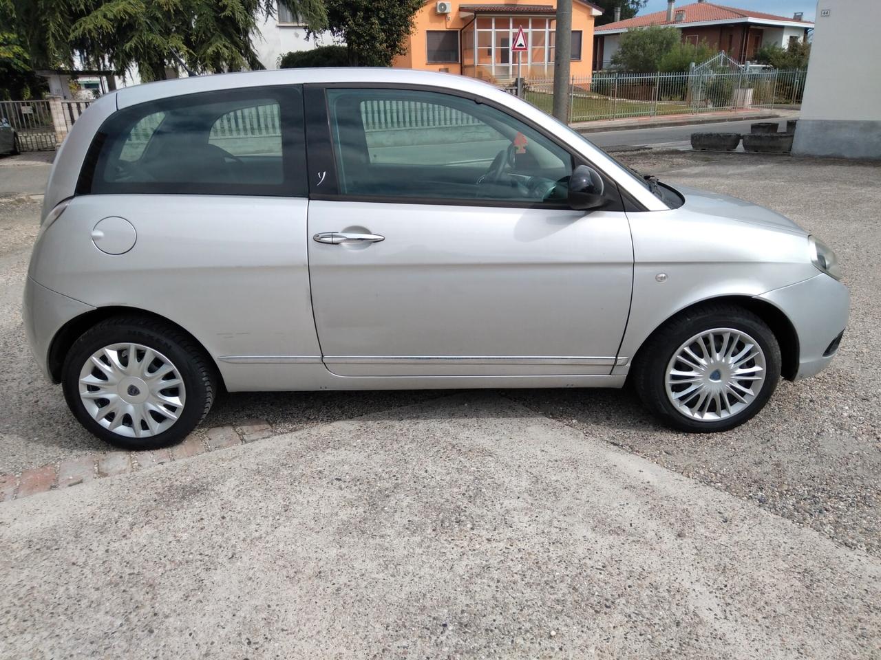 Lancia Ypsilon 1.3 MJT 75 CV Platinum x neopatentati