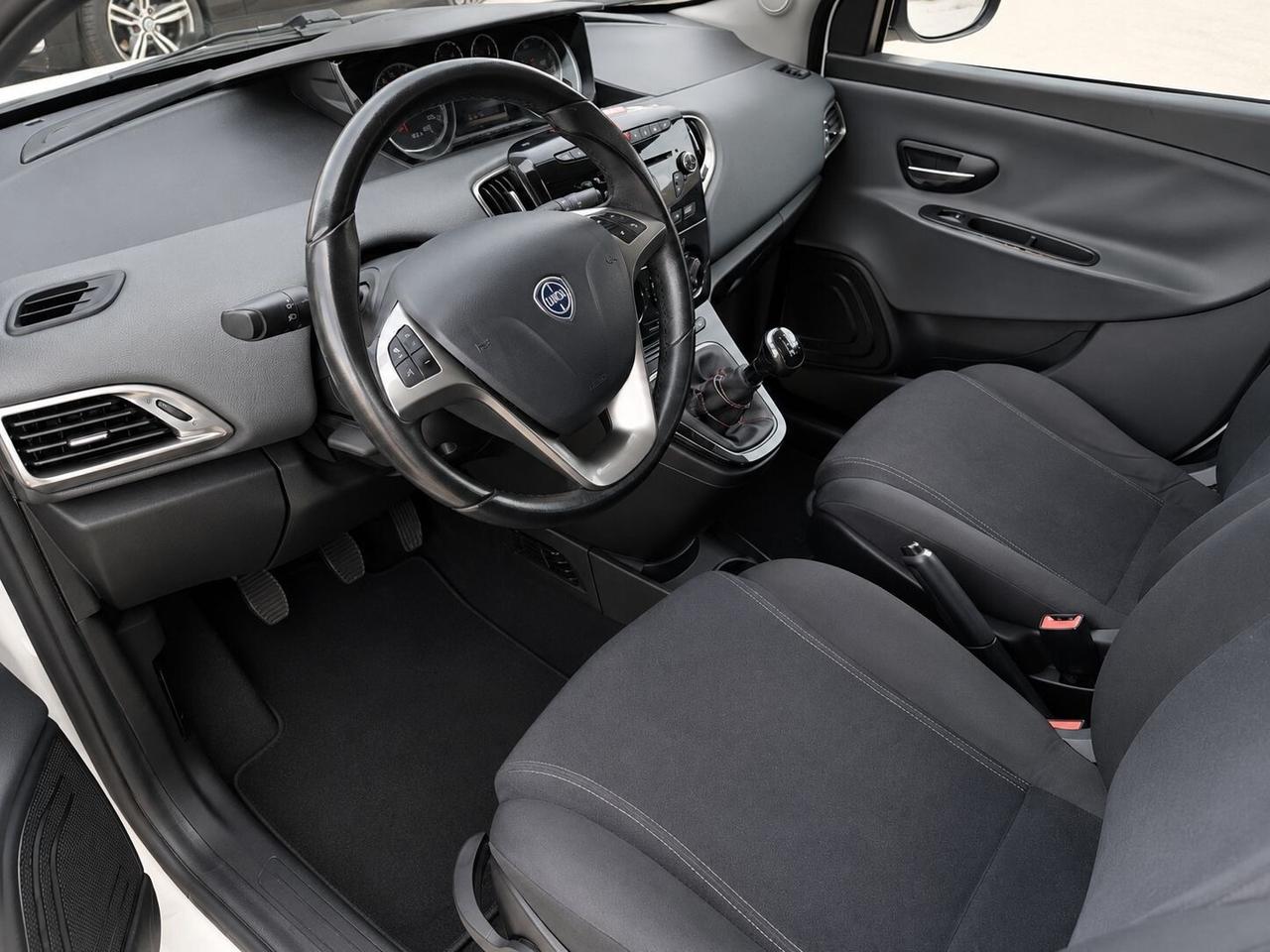 Lancia Ypsilon 1.3 MJT 16V 95 CV 5 porte S&S Silver