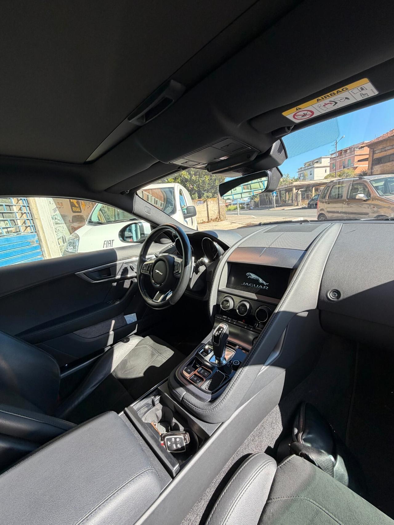 Jaguar F-Type 2.0 P300 300CV R-Dynamic - Grigio Satinato SVO