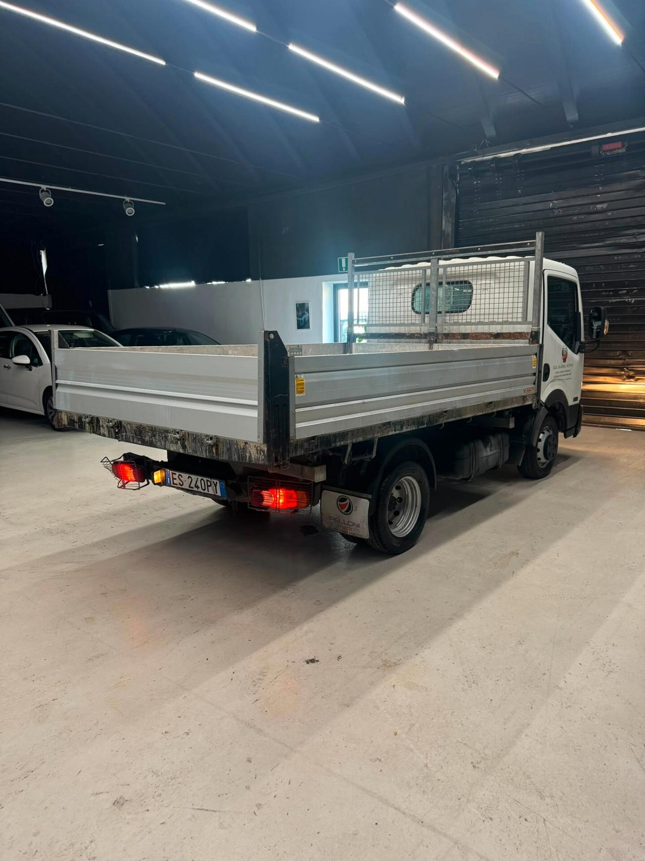 Nissan Cabstar Ribaltabile trilaterale
