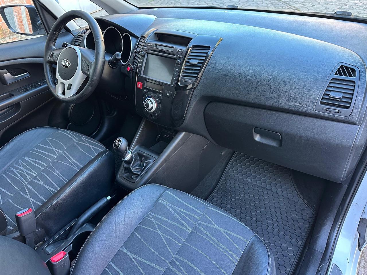 Kia Venga 1.4 CVVT Cool. 79000 KM
