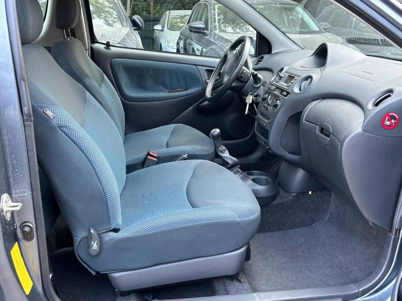 Toyota Yaris 1.0i 16V cat 3 porte Sol OK Neopatentati