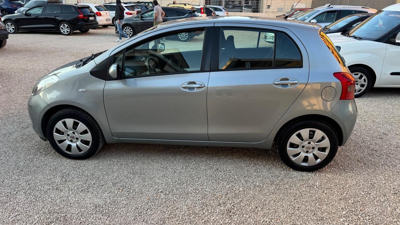 Toyota Yaris 1.0 5 porte Sol