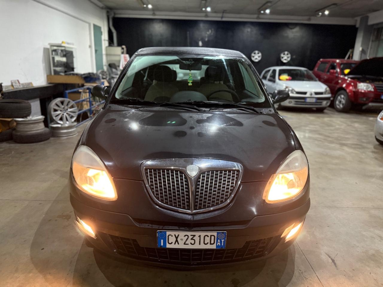 Lancia Ypsilon 1.3 MJT 75 CV Argento