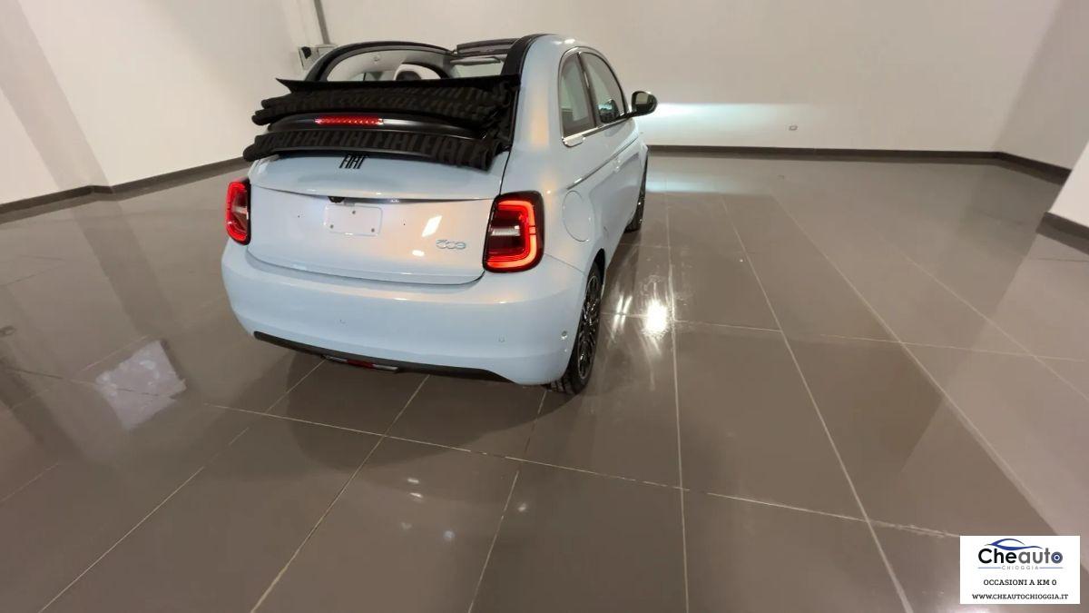 FIAT - 500 E - 500 La Prima Berlina