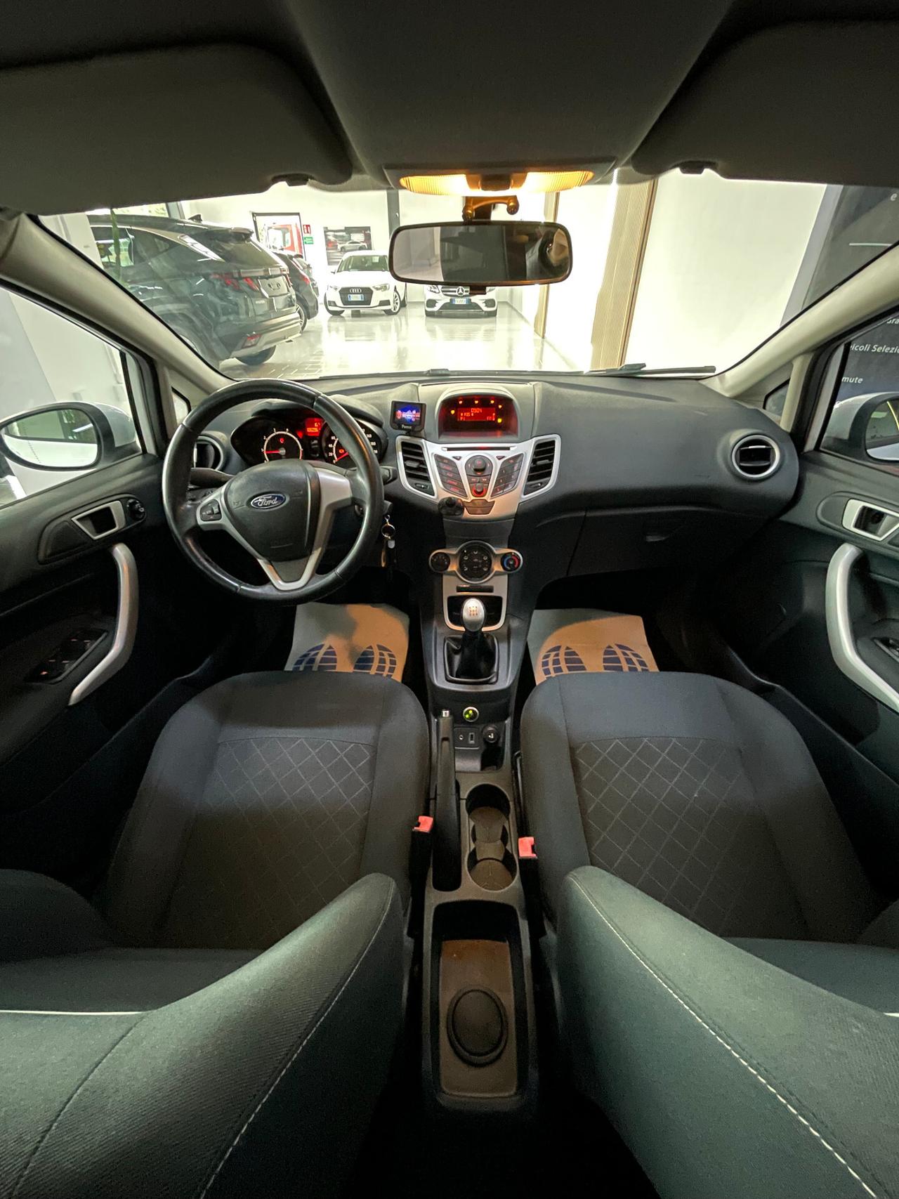 Ford Fiesta 1.4 5 porte Bz.- GPL Titanium - PASSAGGIO INCLUSO