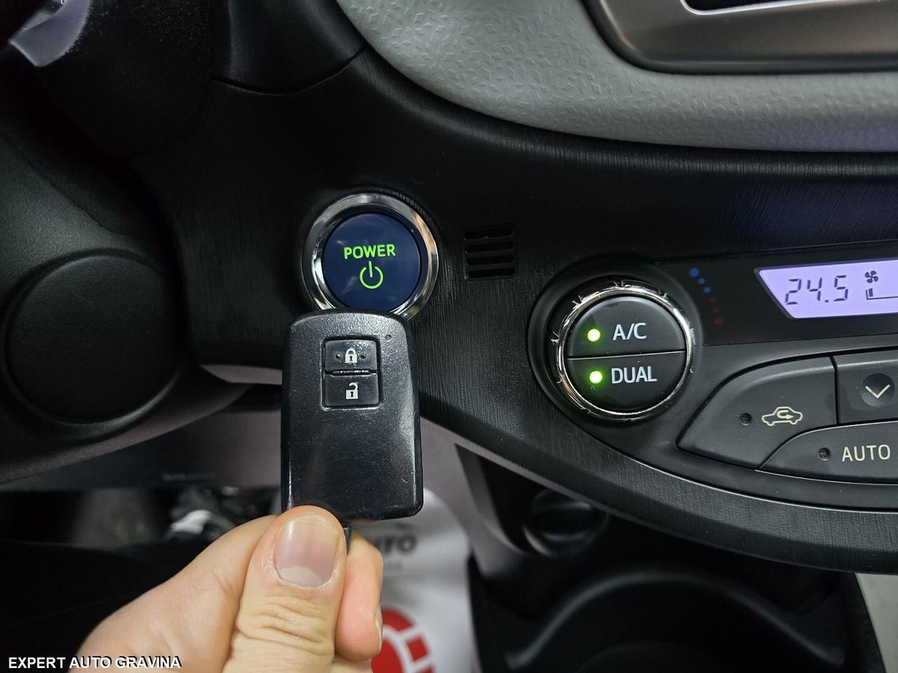 TOYOTA YARIS 1.5 HYBRID LOUNGE