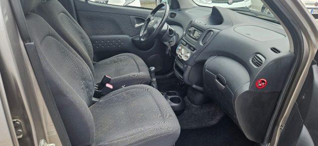 TOYOTA Yaris Verso 1.3i 16V cat Sol '03