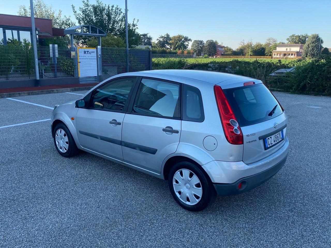 Ford Fiesta 1.4 16V 5p. Ghia