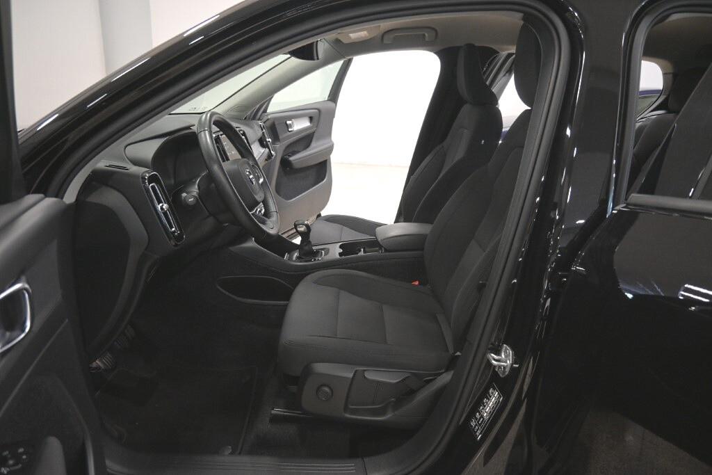 Volvo XC40 D3 Momentum Pro (150 cv)
