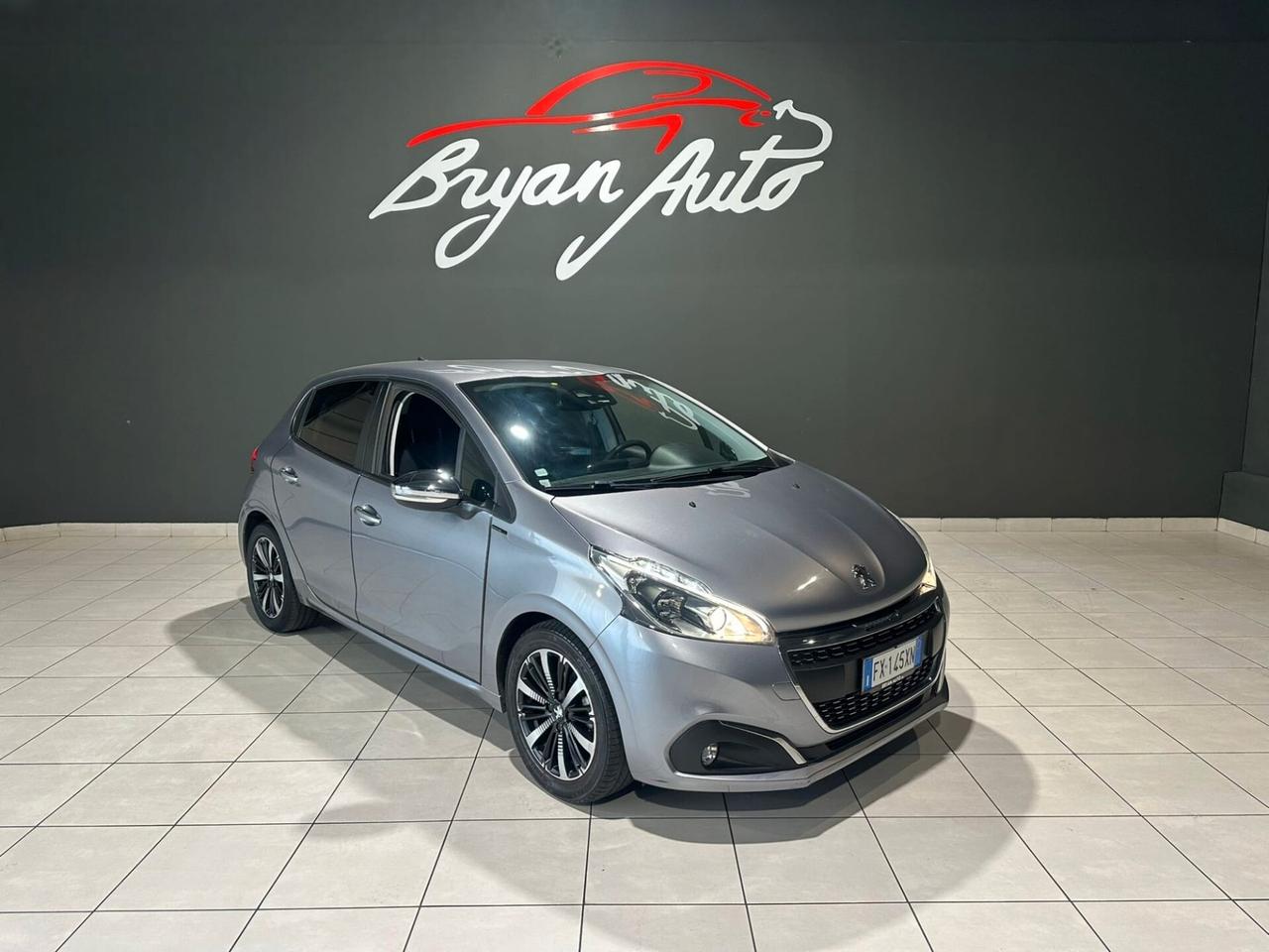 Peugeot 208 PureTech 82 S&S 5P Signature