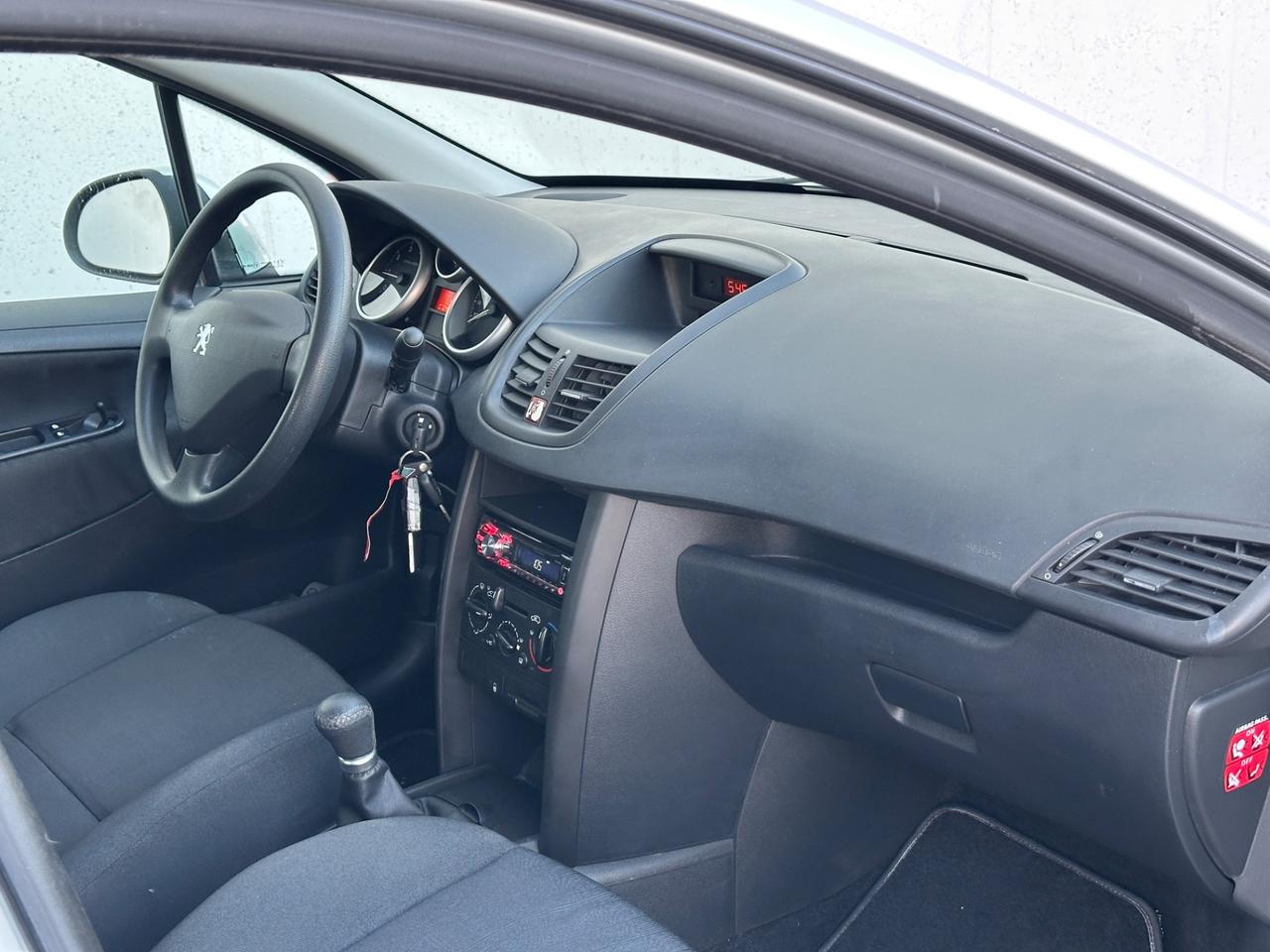Peugeot 207 1.4 8V 75CV 5p. X Line