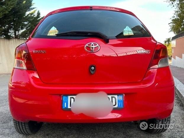 Toyota Yaris 1.0 5 ideale per neo patentati