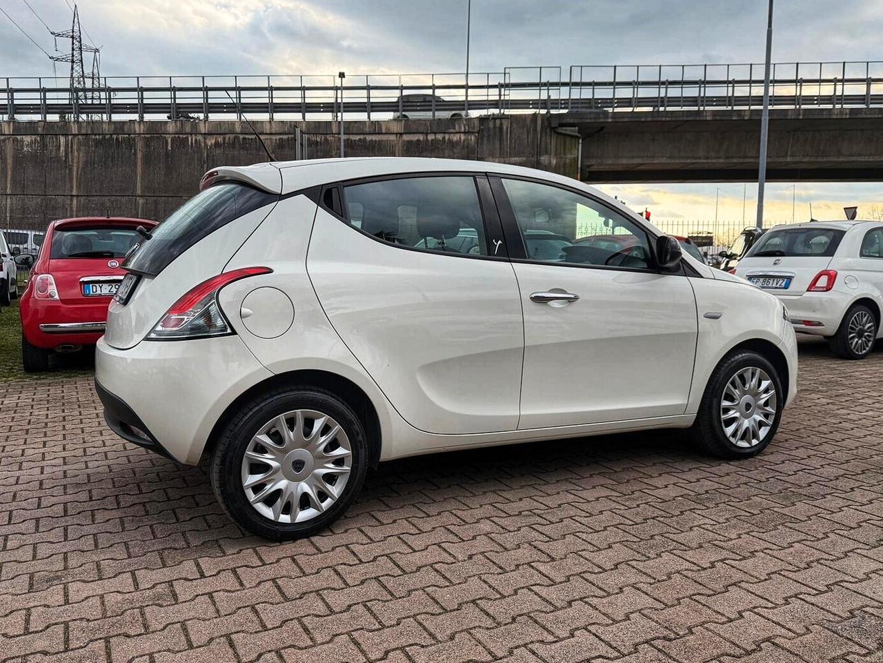 Lancia Ypsilon 1.2 69 CV 5 porte S&S OK NEOPATENTATI