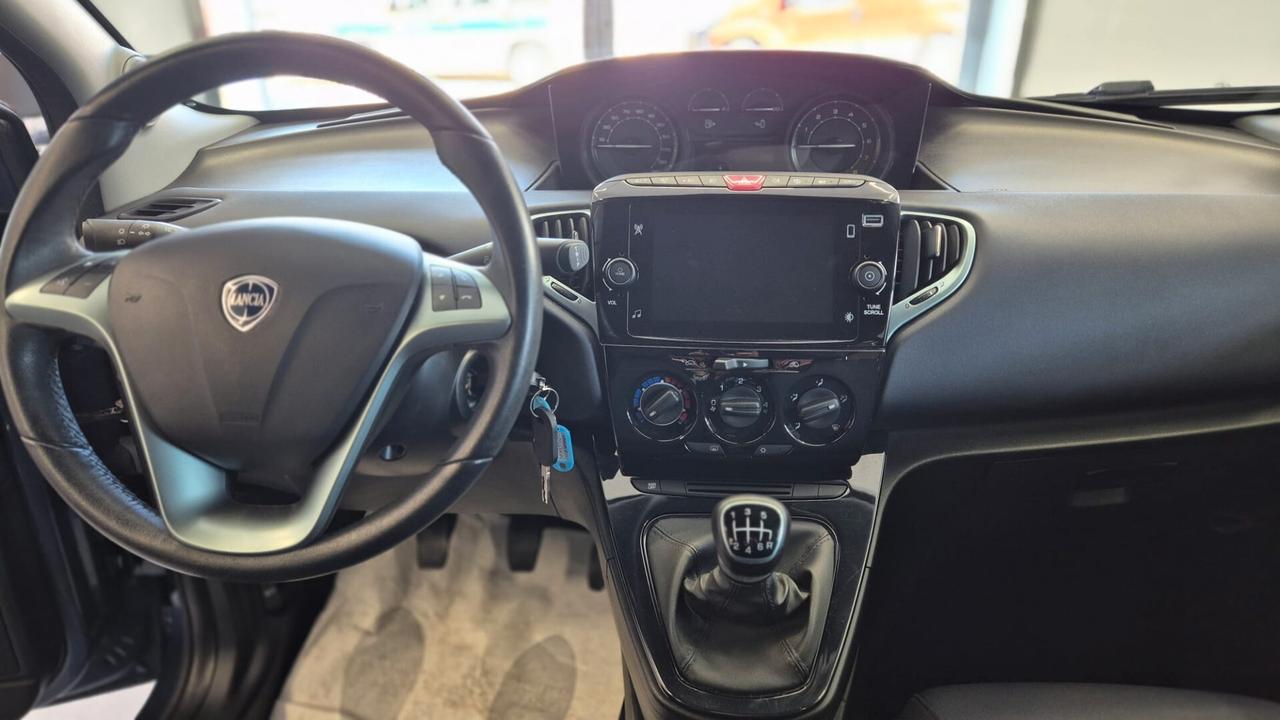 Lancia Ypsilon 1.0 FireFly 5 porte S&S Hybrid Ecochic Gold