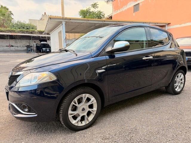 Lancia Ypsilon 1.2 69 CV 5 porte S&S Platinum