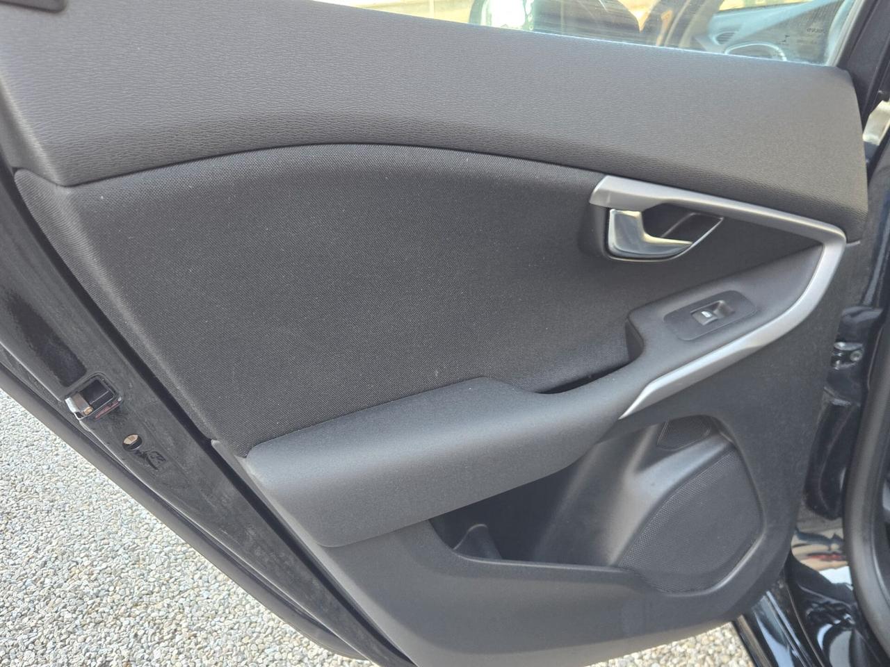 VOLVO V40 D2 MOMENTUM 2.0 DIESEL