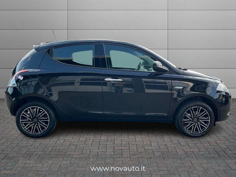 Lancia Ypsilon 1.0 FireFly 70cv Hybrid Silver