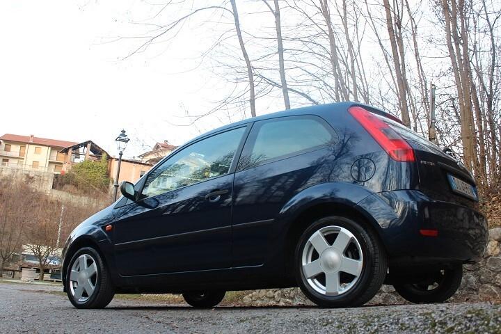 Ford Fiesta 1.2ie Zetec estetica da vetrina tagliandi documentati in Ford