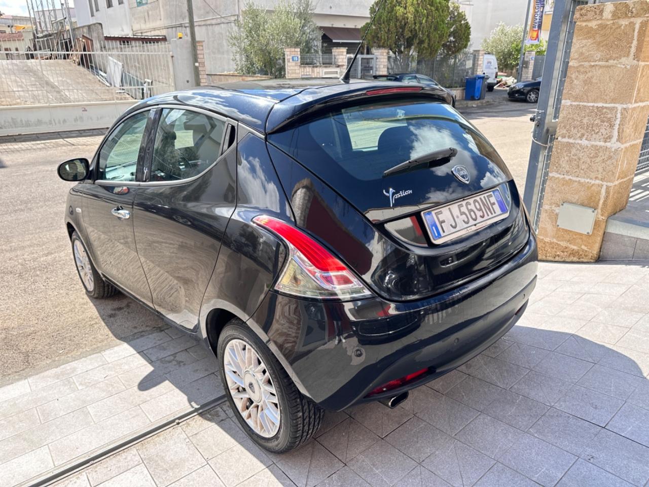 Lancia Ypsilon 1.3 MJT 95 CV Platinum-2013