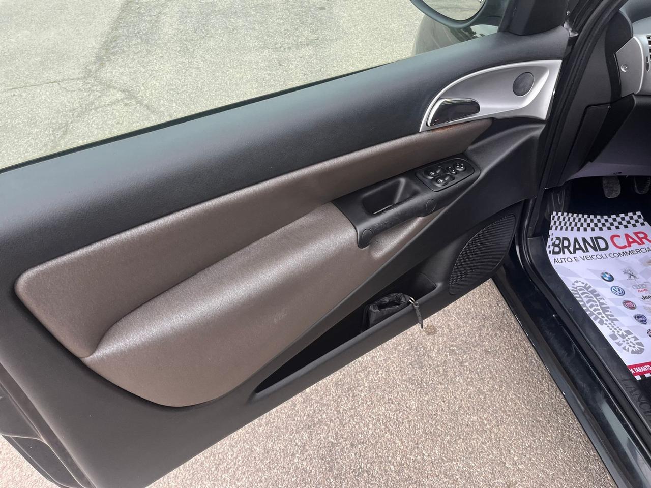 Lancia Ypsilon 1.4 Oro Ecochic GPLUnipro 2010