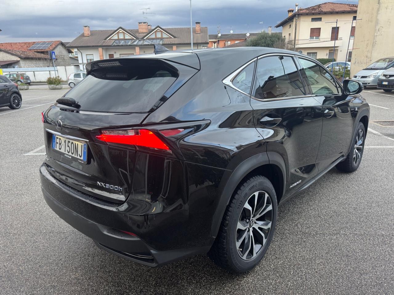 Lexus NX 300h NX Hybrid 4WD F-Sport