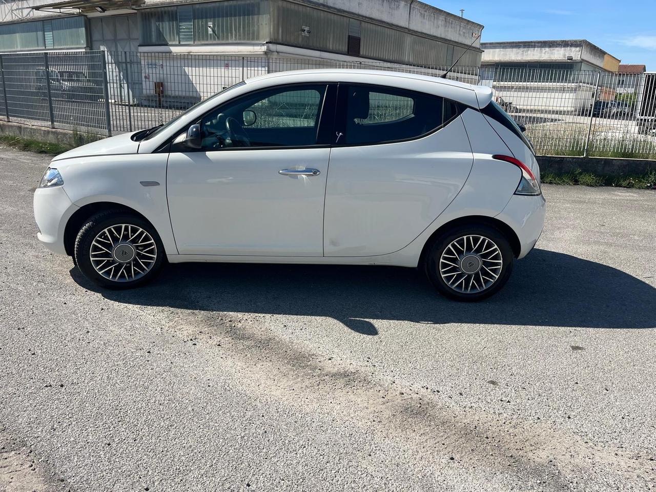 Lancia Ypsilon Platinum 110000 KM GARANZIA 12 m LEGGERE)